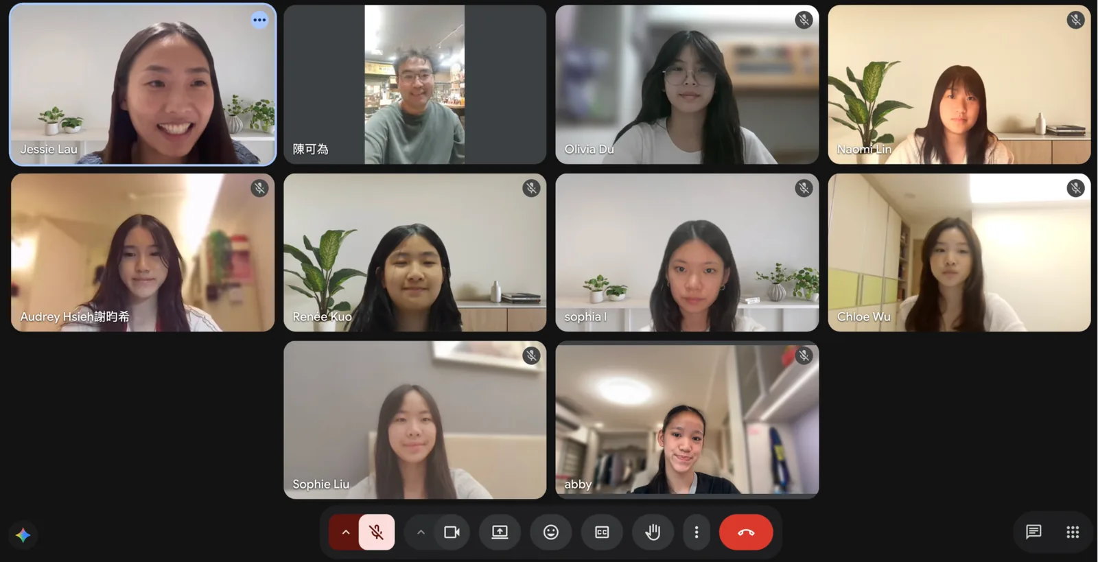 A video call between the team and Mr. Chen Ke-Wei of the Lanyang River cooperative.