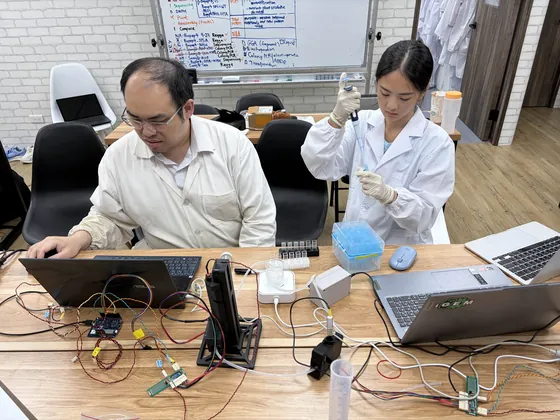 Double photometer calibration test using SiO2.