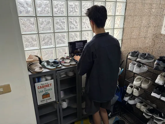 Testing the air sensor and leaf sensor near the elevator, where temperature and humidity are less stable.