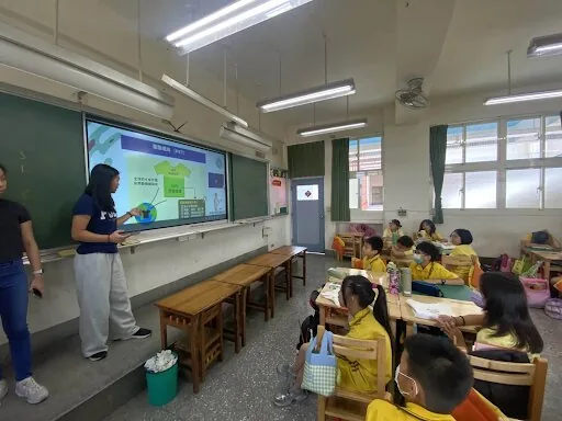 Luzhou Elementary School outreach